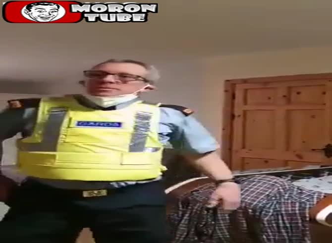 Video :Because he recorded police officers a few days ago, he is being deprived of his children!